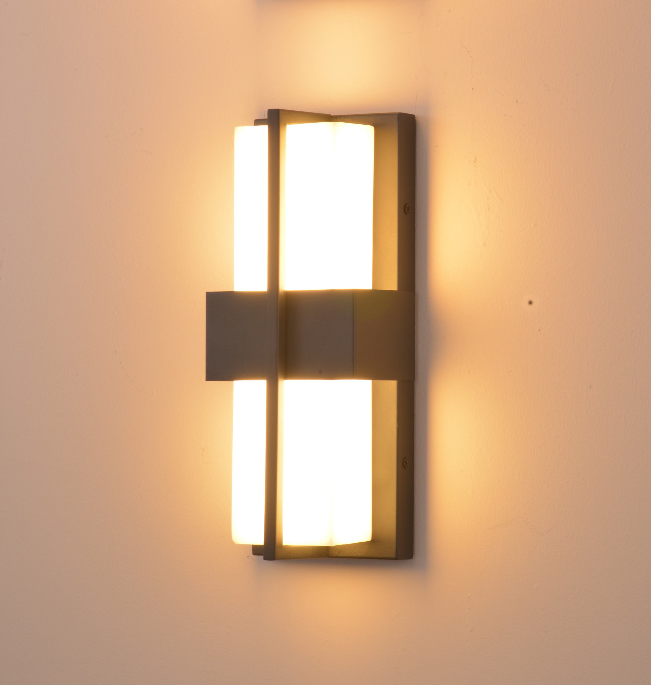 Sconce Dinding Logam Geometrik Moden